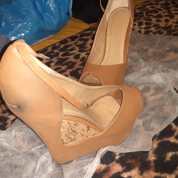 Heels - Picture 2 of 3